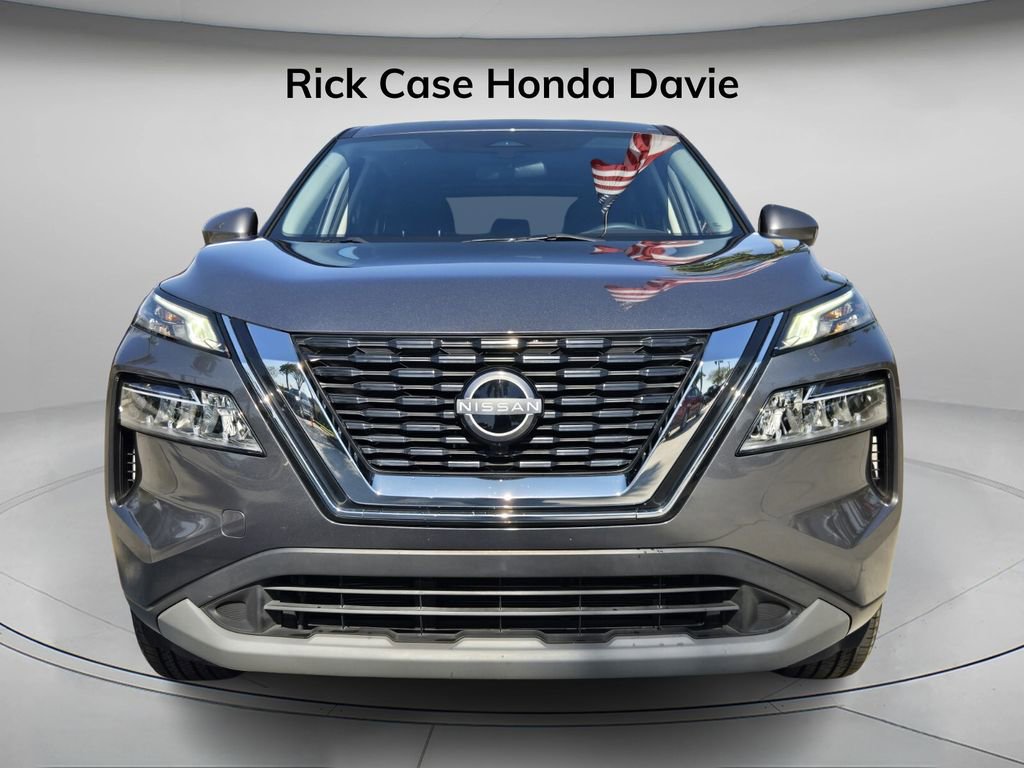 Used 2023 Nissan Rogue SV image 5