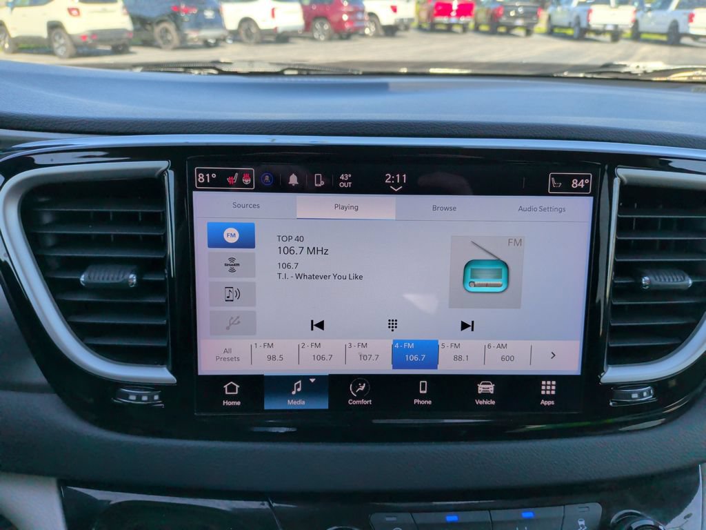 Used 2023 Chrysler Pacifica Touring-L FWD image 10