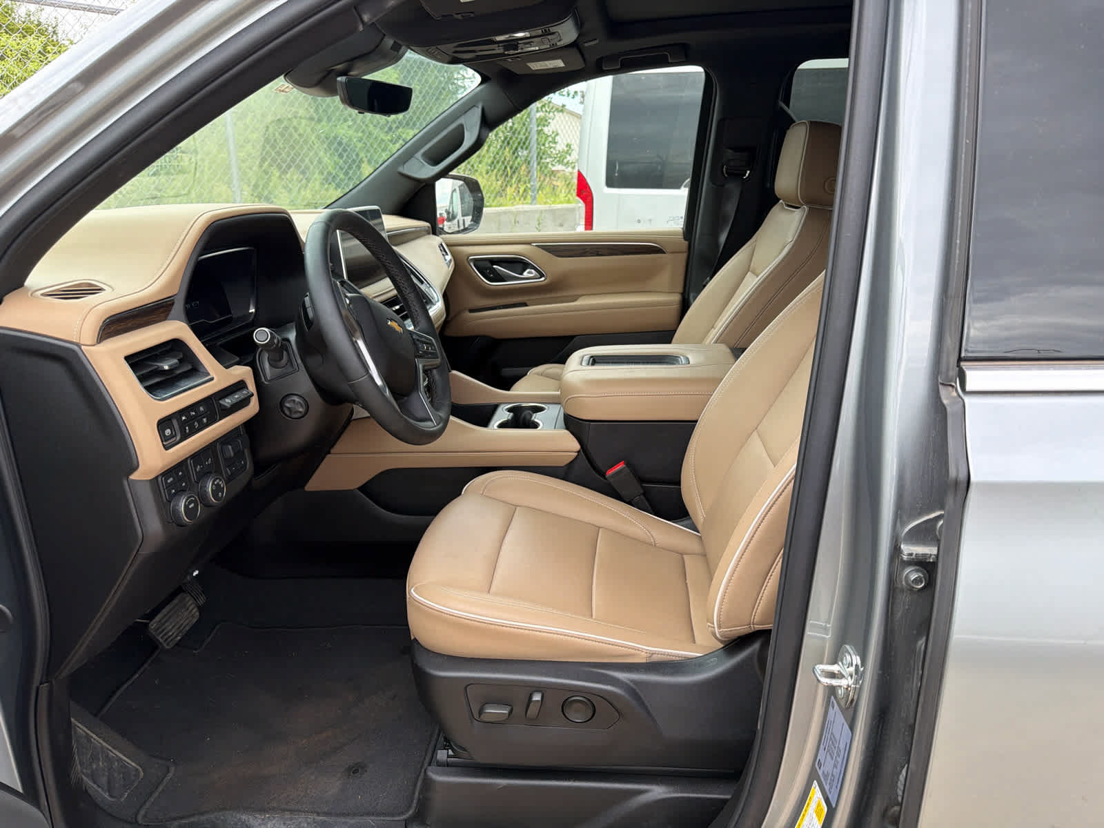 Used 2024 Chevrolet Suburban Premier AWD/4WD image 5