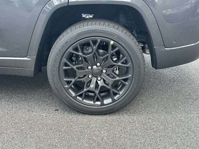 New 2026 Jeep Grand Cherokee Summit w/ Obsidian Package AWD/4WD image 18