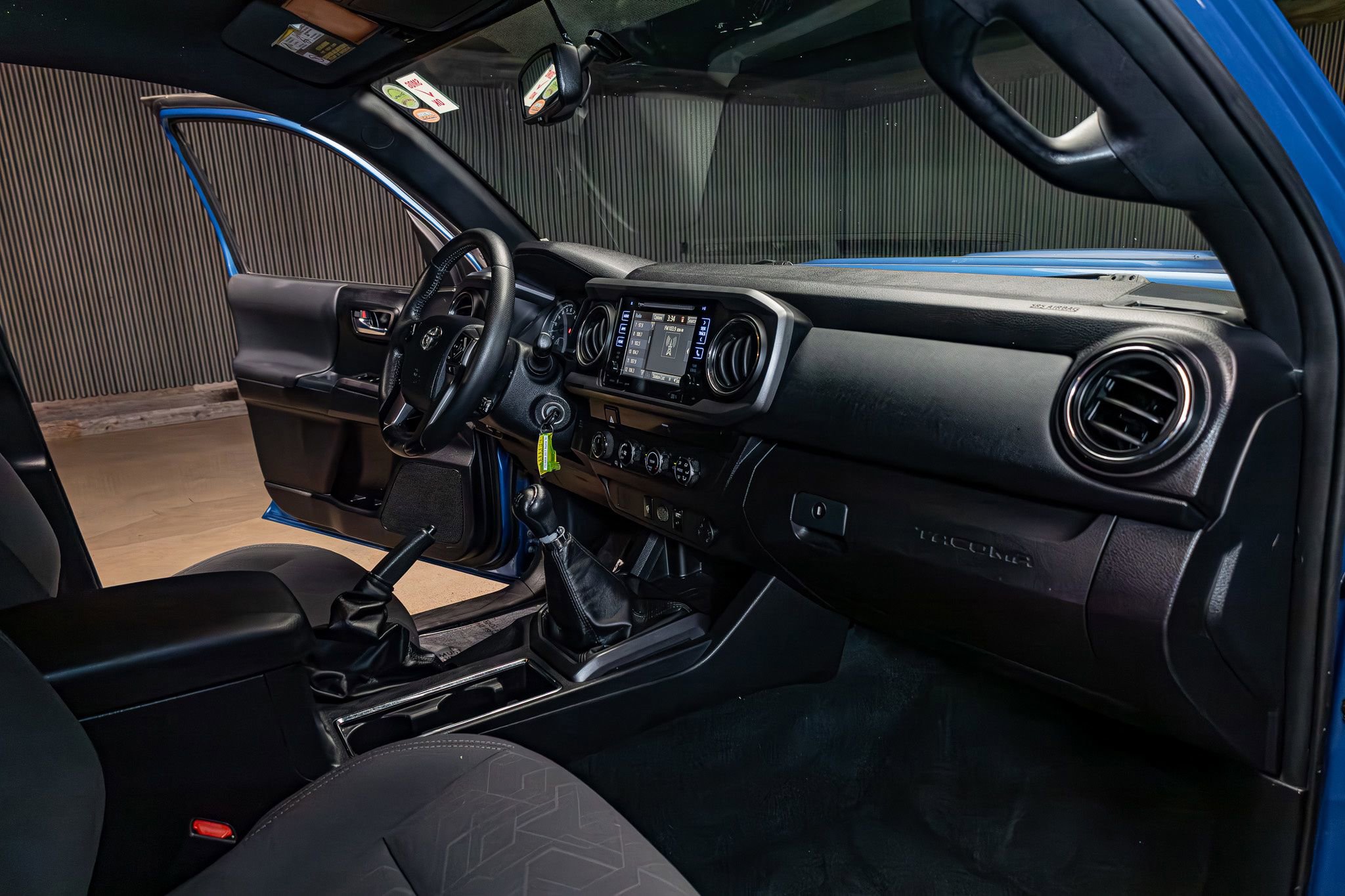 Used 2017 Toyota Tacoma TRD Sport w/ Tow Package image 13