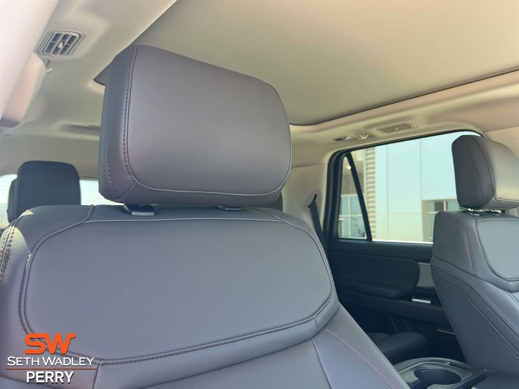 New 2025 Ford Expedition Active image 16