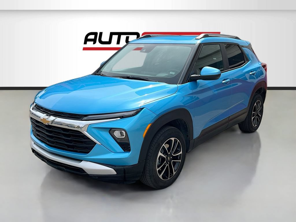 Used 2025 Chevrolet TrailBlazer LT AWD/4WD image 3