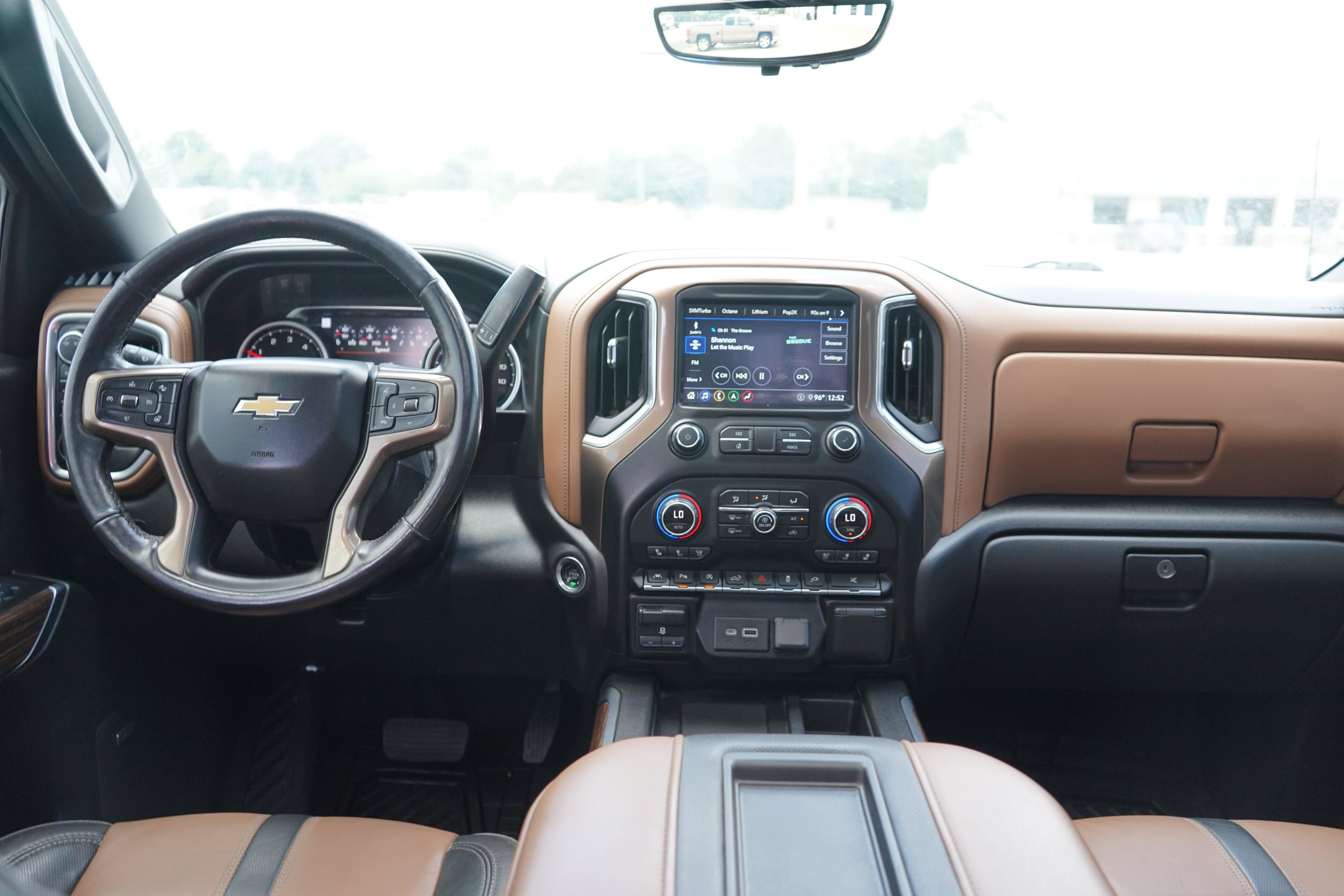 Used 2020 Chevrolet Silverado 1500 High Country w/ Technology Package AWD/4WD image 23