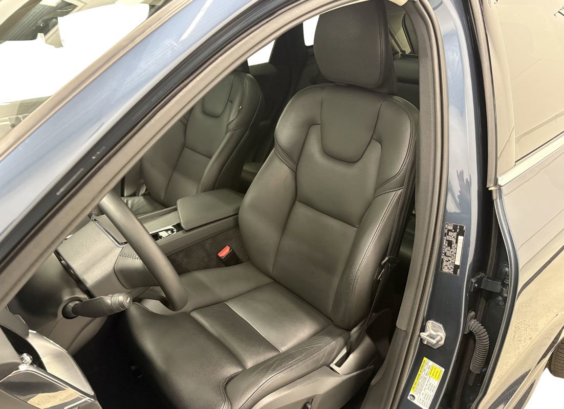 Used 2019 Volvo XC60 T5 Momentum w/ Advanced Package AWD/4WD image 11