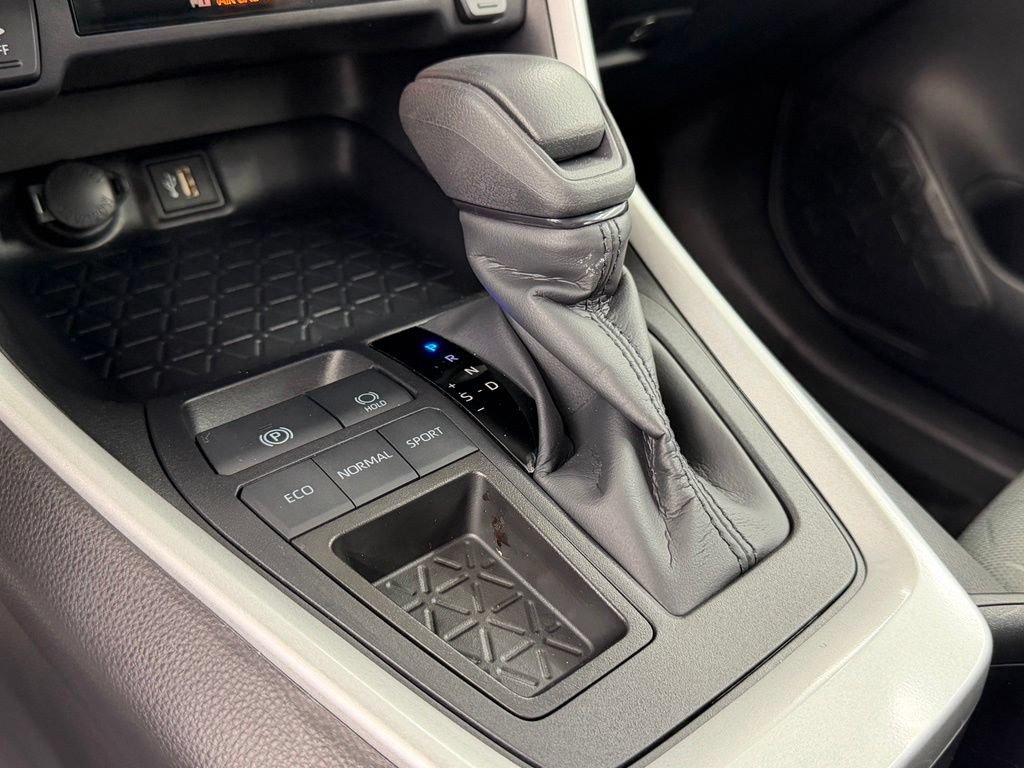 Certified 2025 Toyota RAV4 XLE w/ Convenience Package FWD image 33