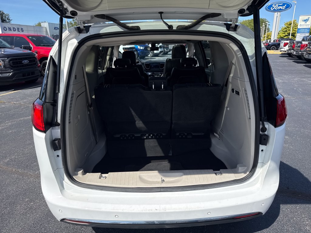Used 2018 Chrysler Pacifica Limited FWD image 14