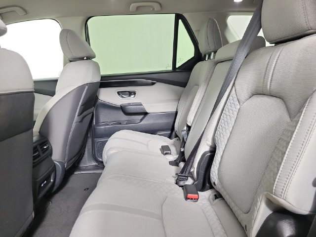 Used 2023 Honda Pilot LX image 13