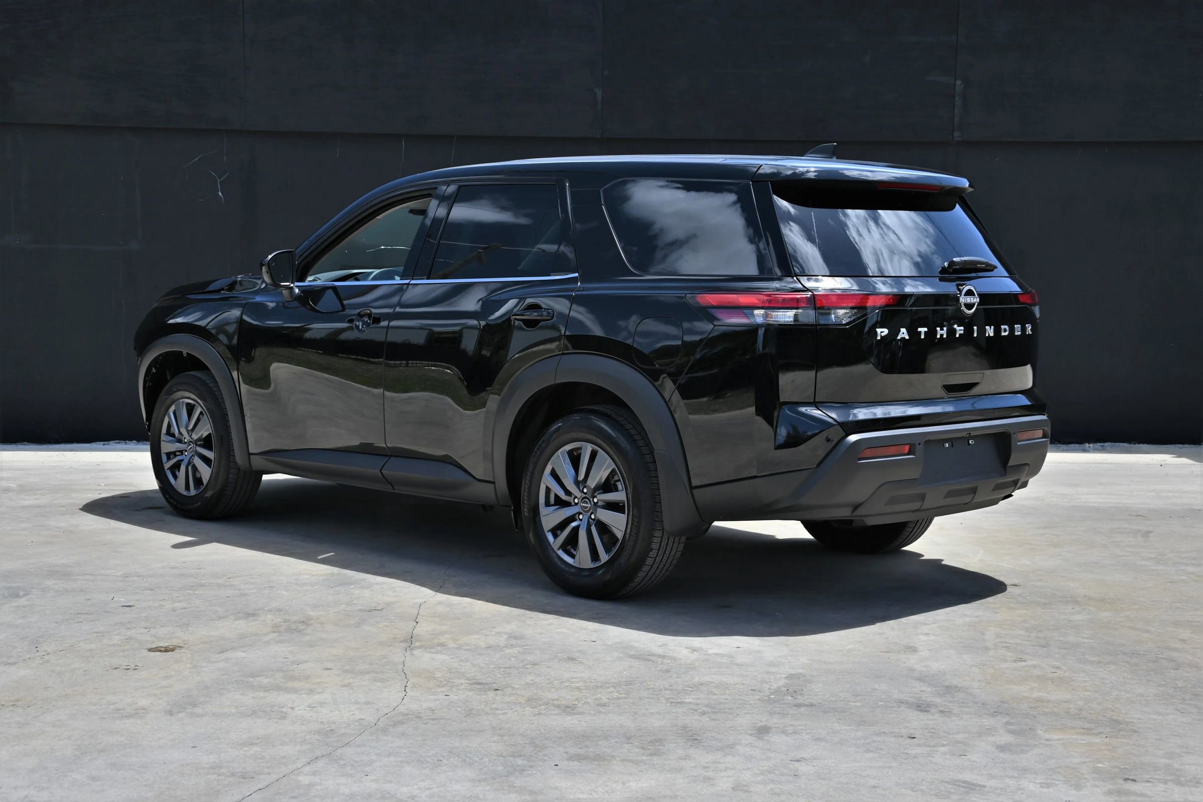 Used 2025 Nissan Pathfinder S image 3