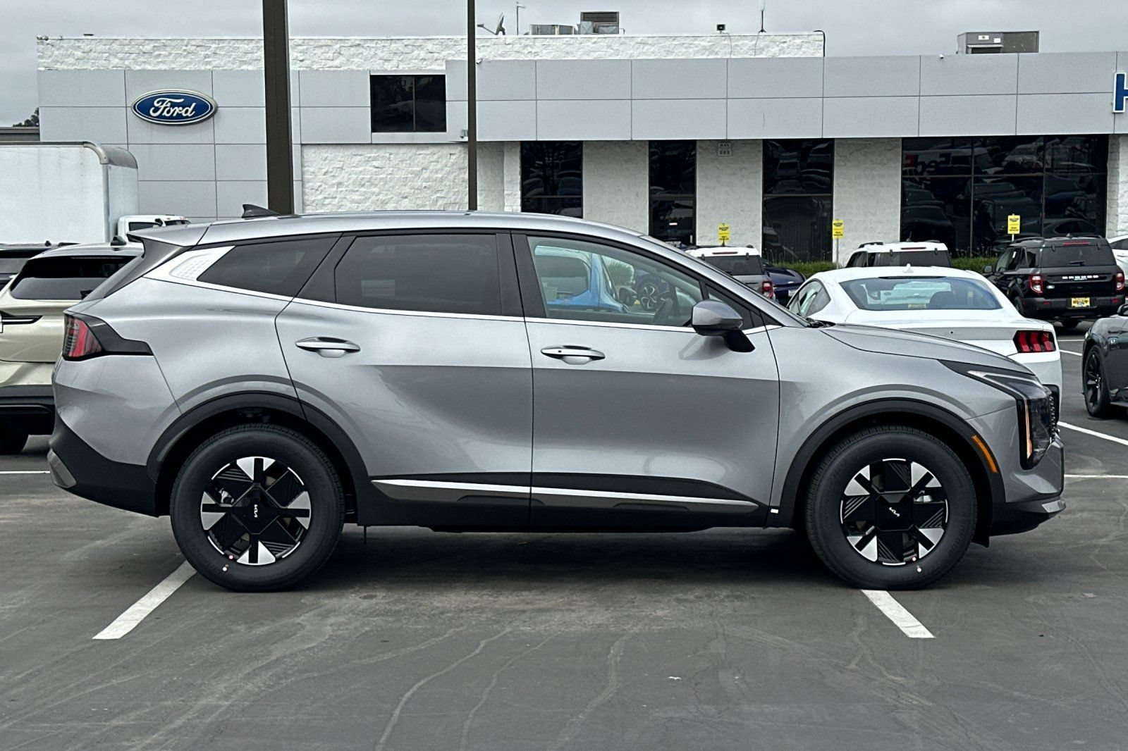 New 2026 Kia Sportage LX FWD image 3