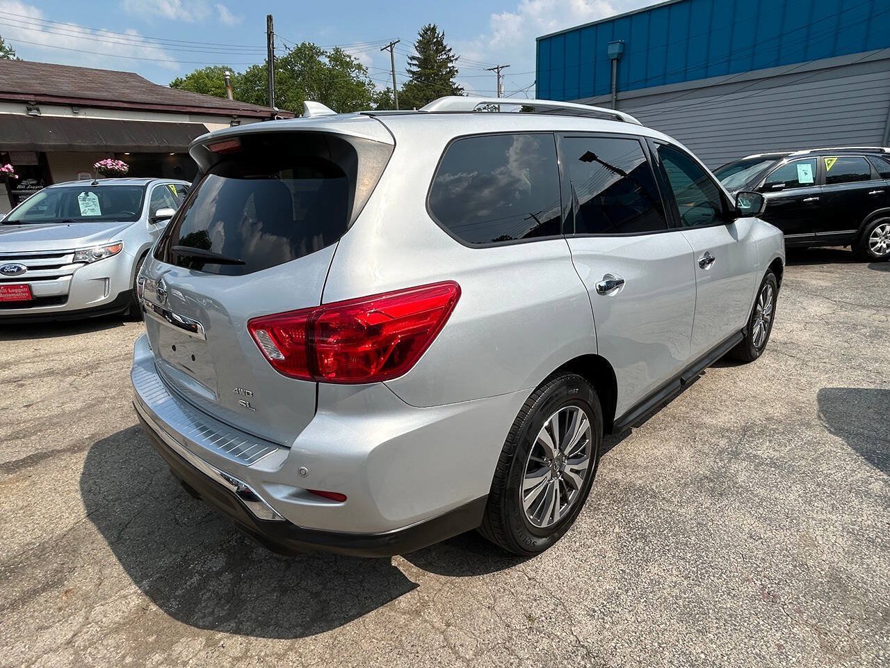 Used 2019 Nissan Pathfinder SL AWD/4WD image 12