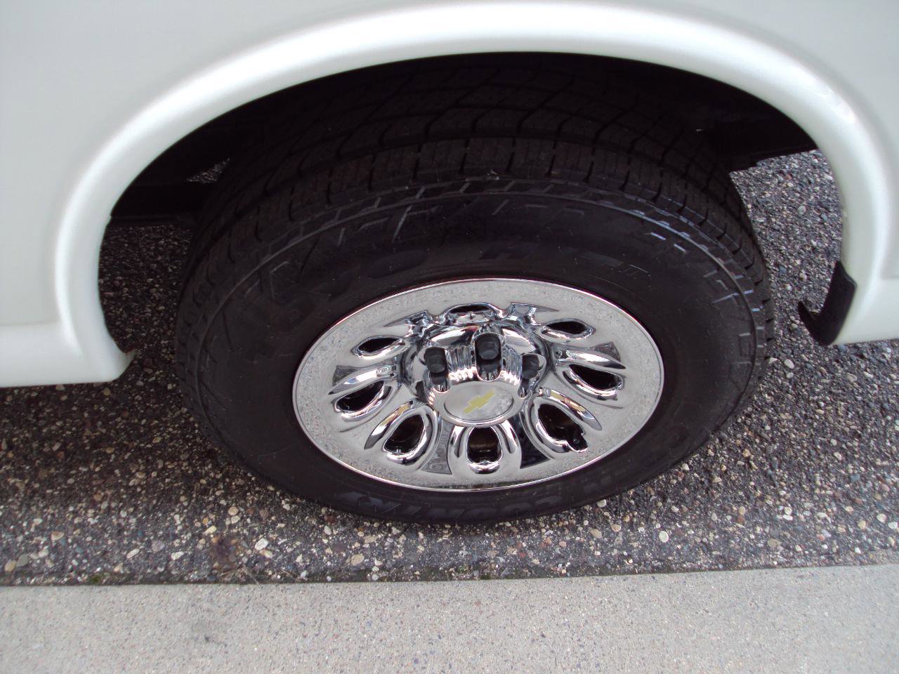 Used 2014 Chevrolet Express 1500 LT w/ LT Preferred Equipment Group AWD/4WD image 28