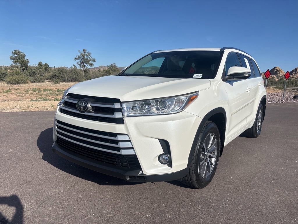 Used 2017 Toyota Highlander XLE w/ Carpet Mat Package AWD/4WD image 1