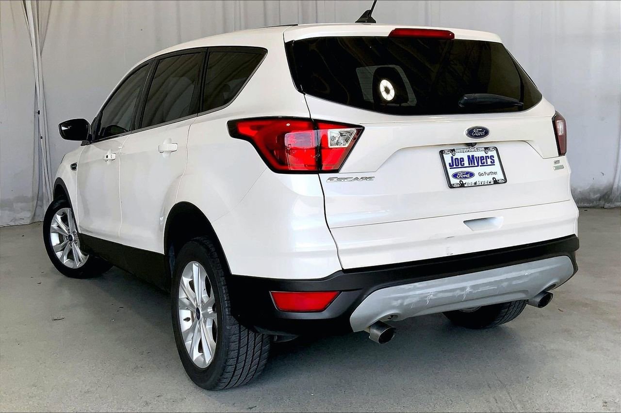 Used 2019 Ford Escape SE image 5