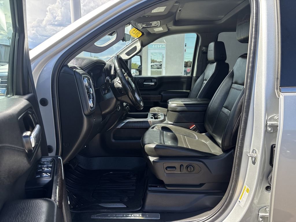 Used 2023 GMC Sierra 3500 Denali w/ Denali Ultimate Package image 26