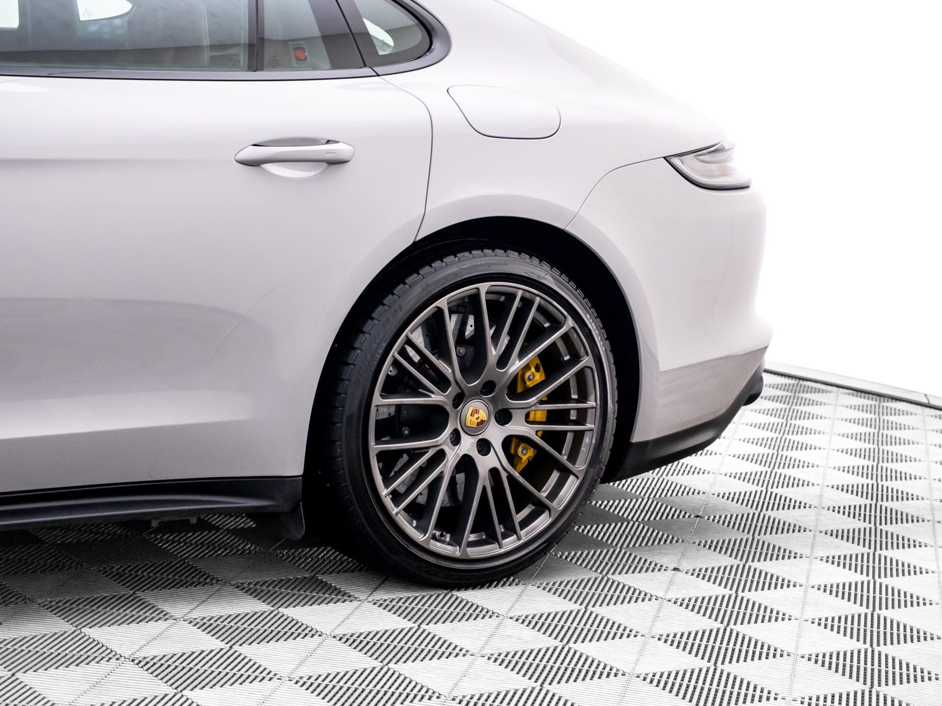 Used 2023 Porsche Panamera Turbo S w/ Assistance Package image 34