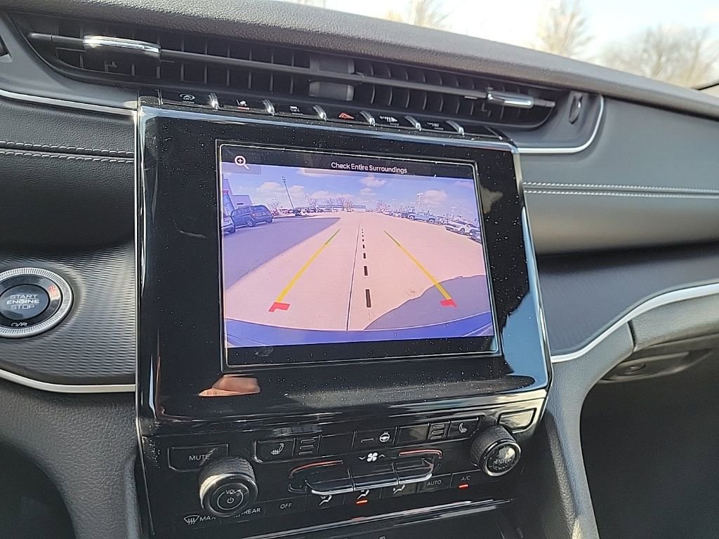 Used 2025 Jeep Grand Cherokee Altitude AWD/4WD image 22