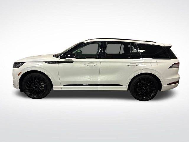Used 2025 Lincoln Aviator Reserve w/ Jet Appearance Package RWD image 2