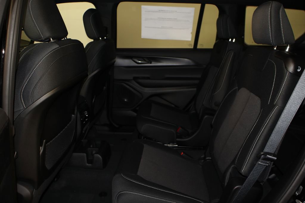 New 2026 Jeep Grand Cherokee L Laredo image 17