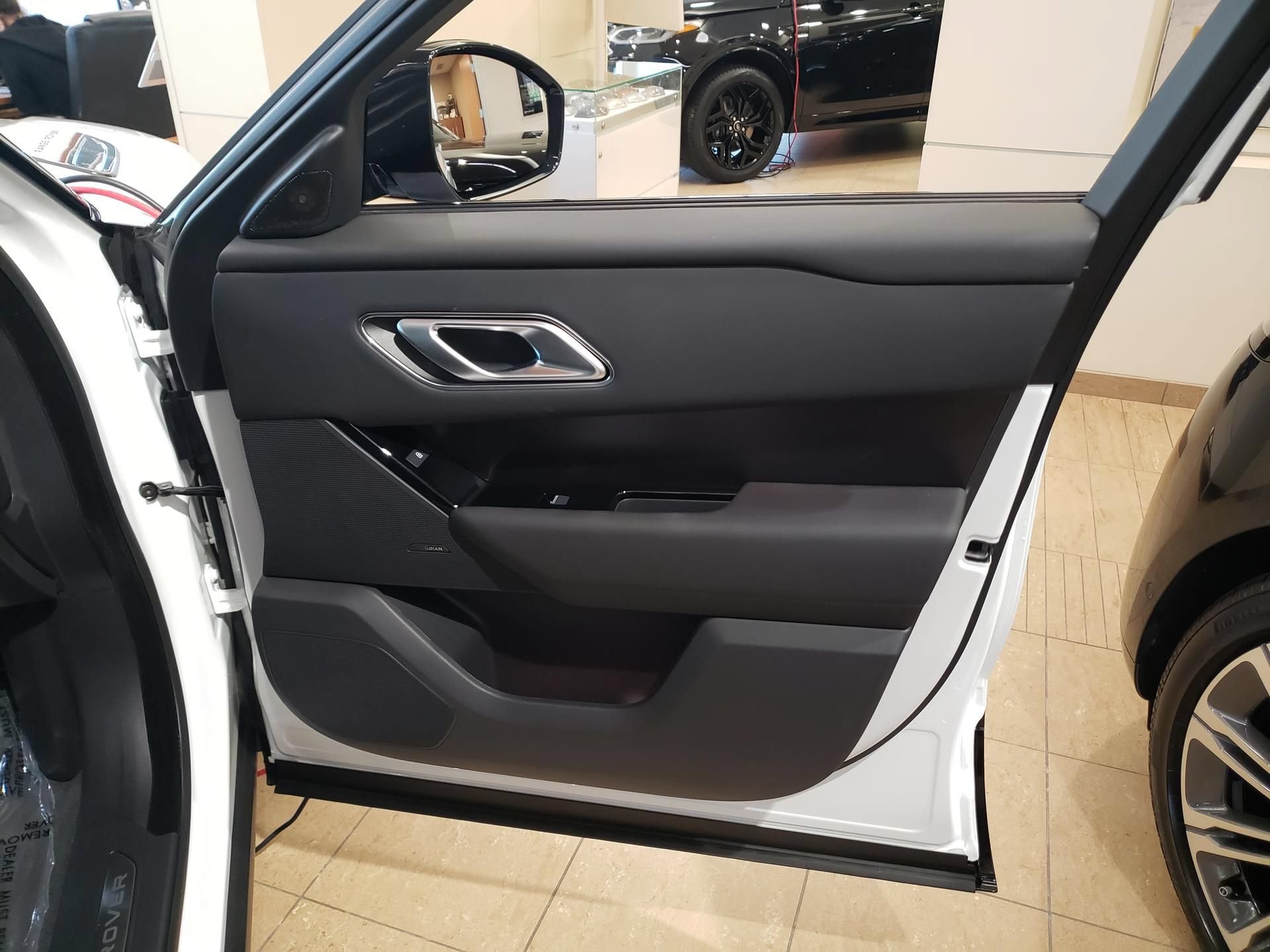 New 2026 Land Rover Range Rover Velar Dynamic SE AWD/4WD image 15