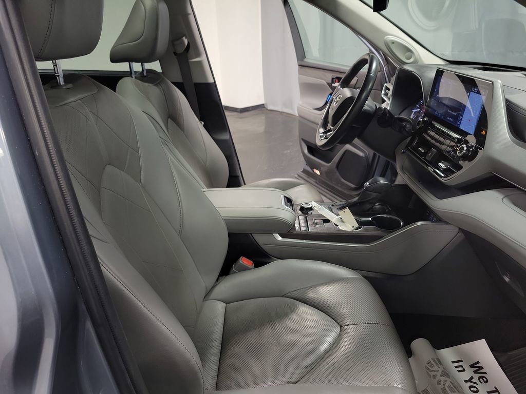 Used 2022 Toyota Highlander Platinum image 23