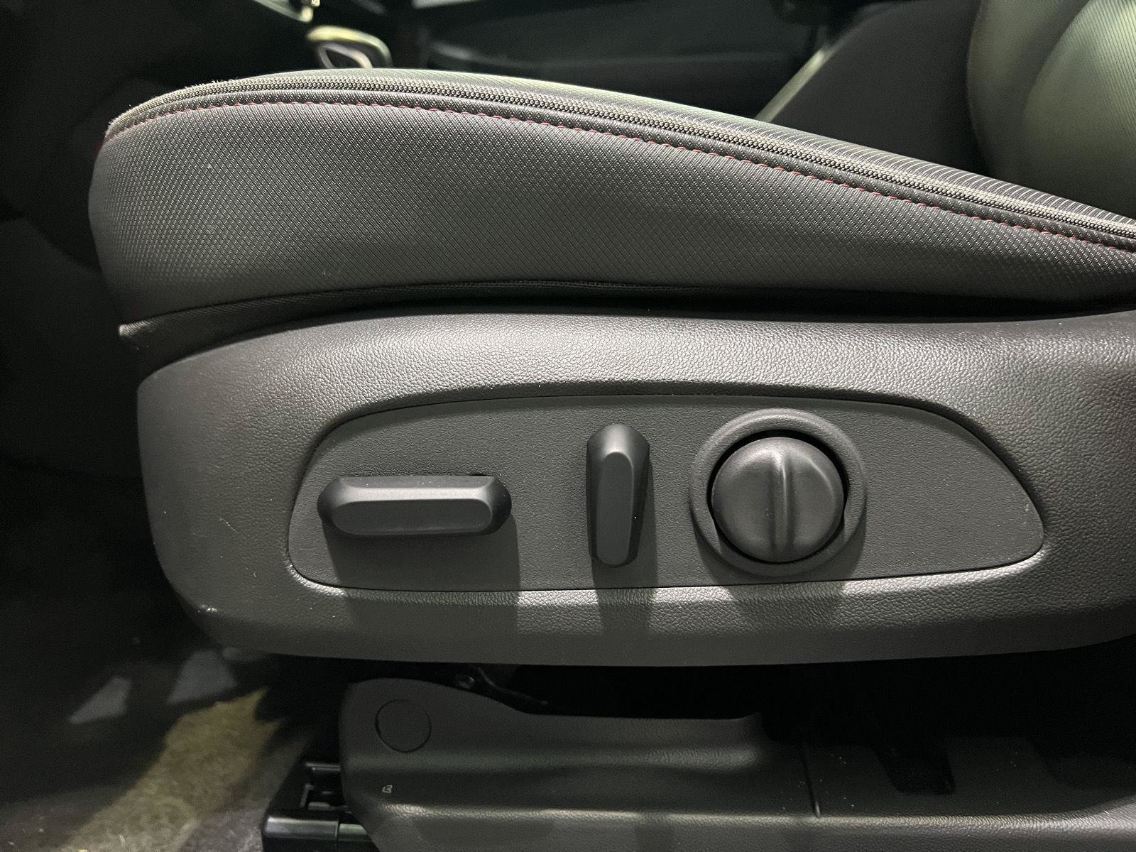 Used 2023 Chevrolet TrailBlazer RS w/ Convenience Package FWD image 35