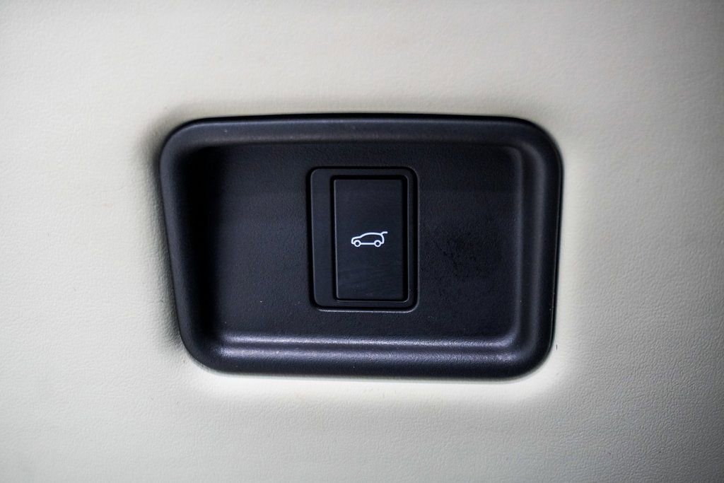 Used 2023 Land Rover Range Rover SE image 36