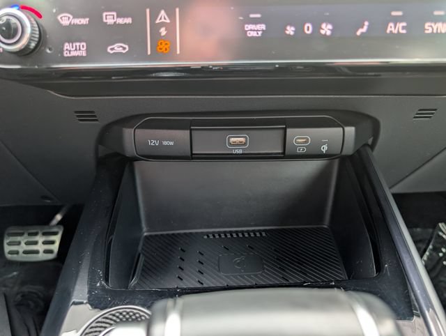 Used 2024 Kia Niro EX Touring FWD image 21