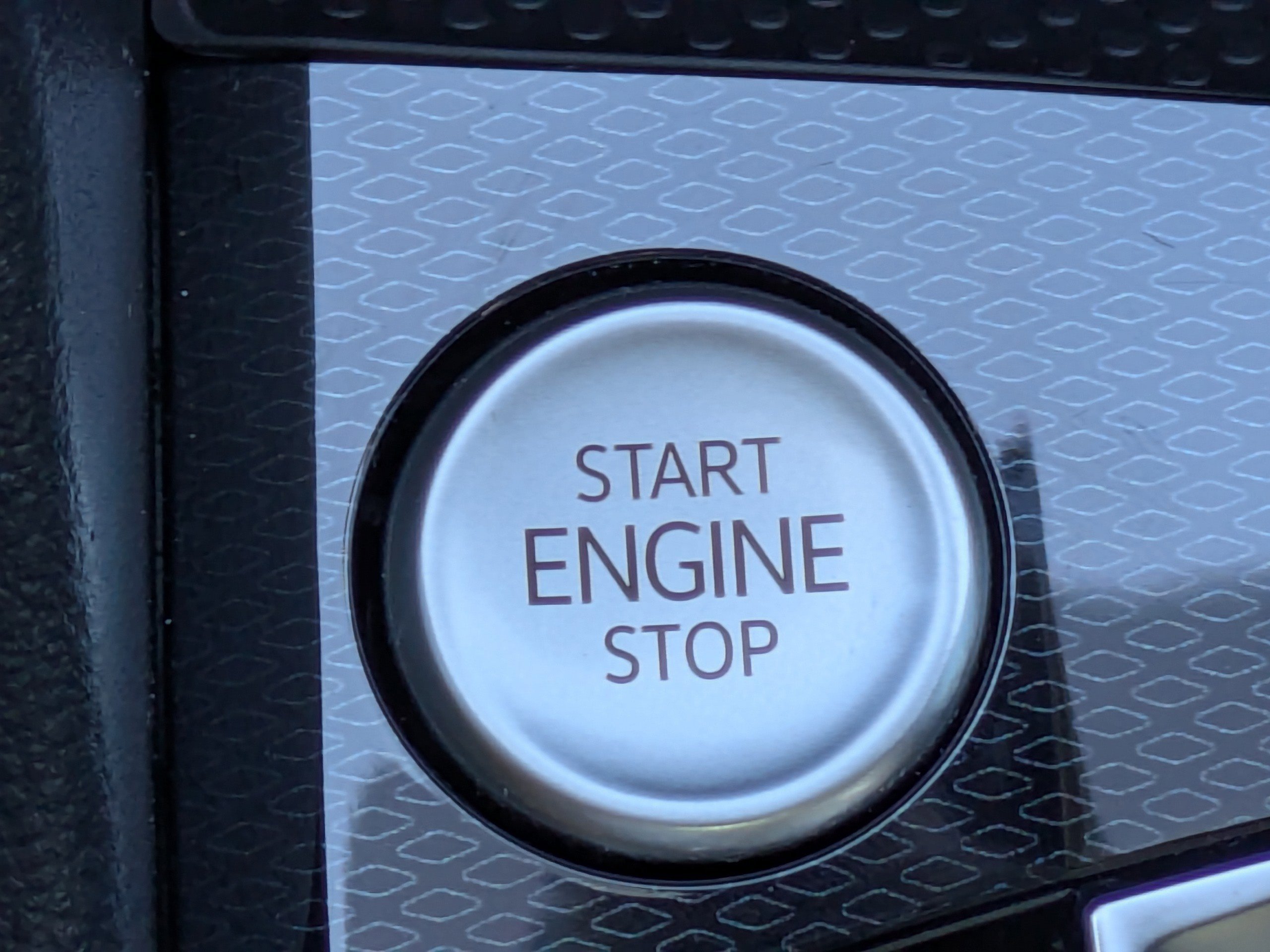 Certified 2025 Volkswagen Taos SE image 30