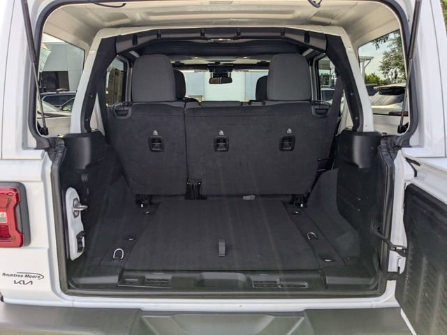 Used 2025 Jeep Wrangler Unlimited Sahara AWD/4WD image 12