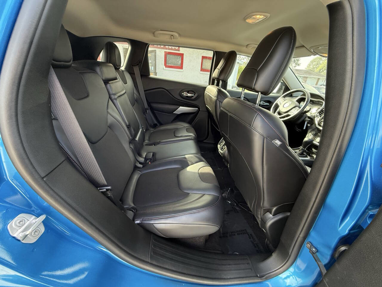 Used 2017 Jeep Cherokee Trailhawk w/ Cold Weather Group image 27