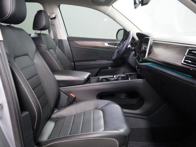 Used 2025 Volkswagen Atlas SEL AWD/4WD image 14
