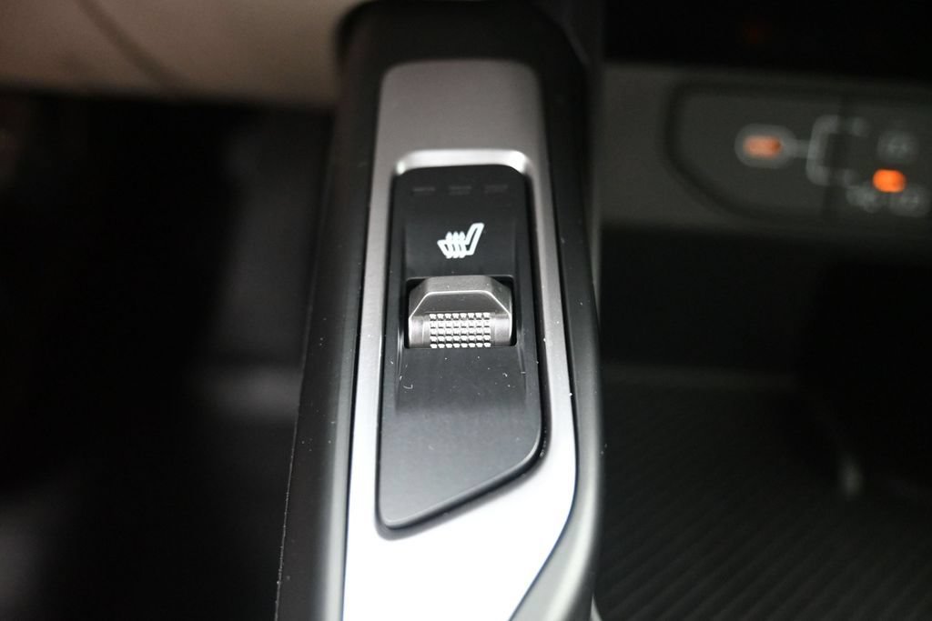 Used 2025 Kia Sorento S FWD image 14