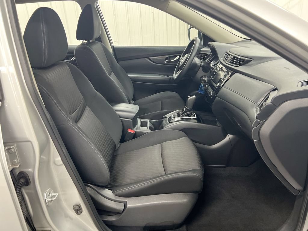 Used 2017 Nissan Rogue S AWD/4WD image 21
