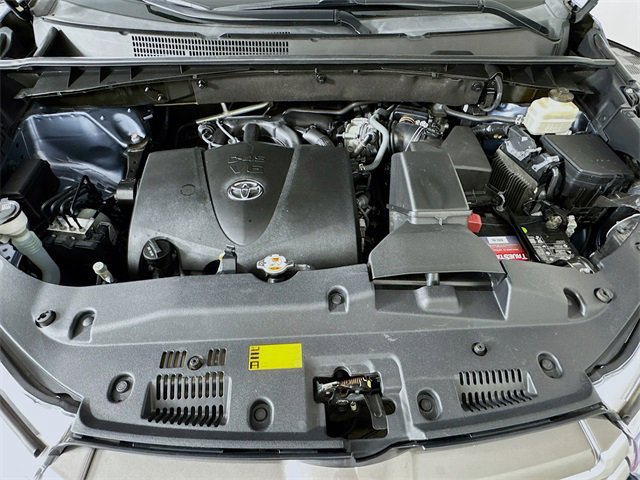 Certified 2018 Toyota Highlander XLE image 32