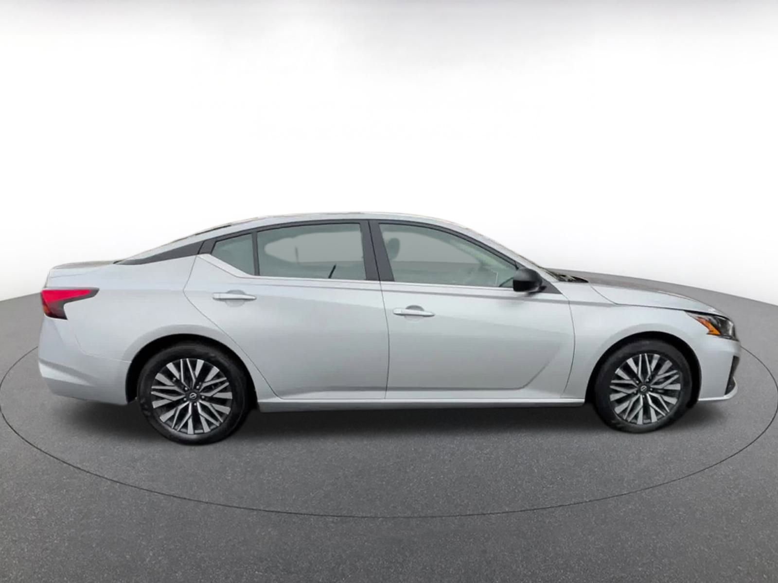 Used 2024 Nissan Altima 2.5 SV image 17