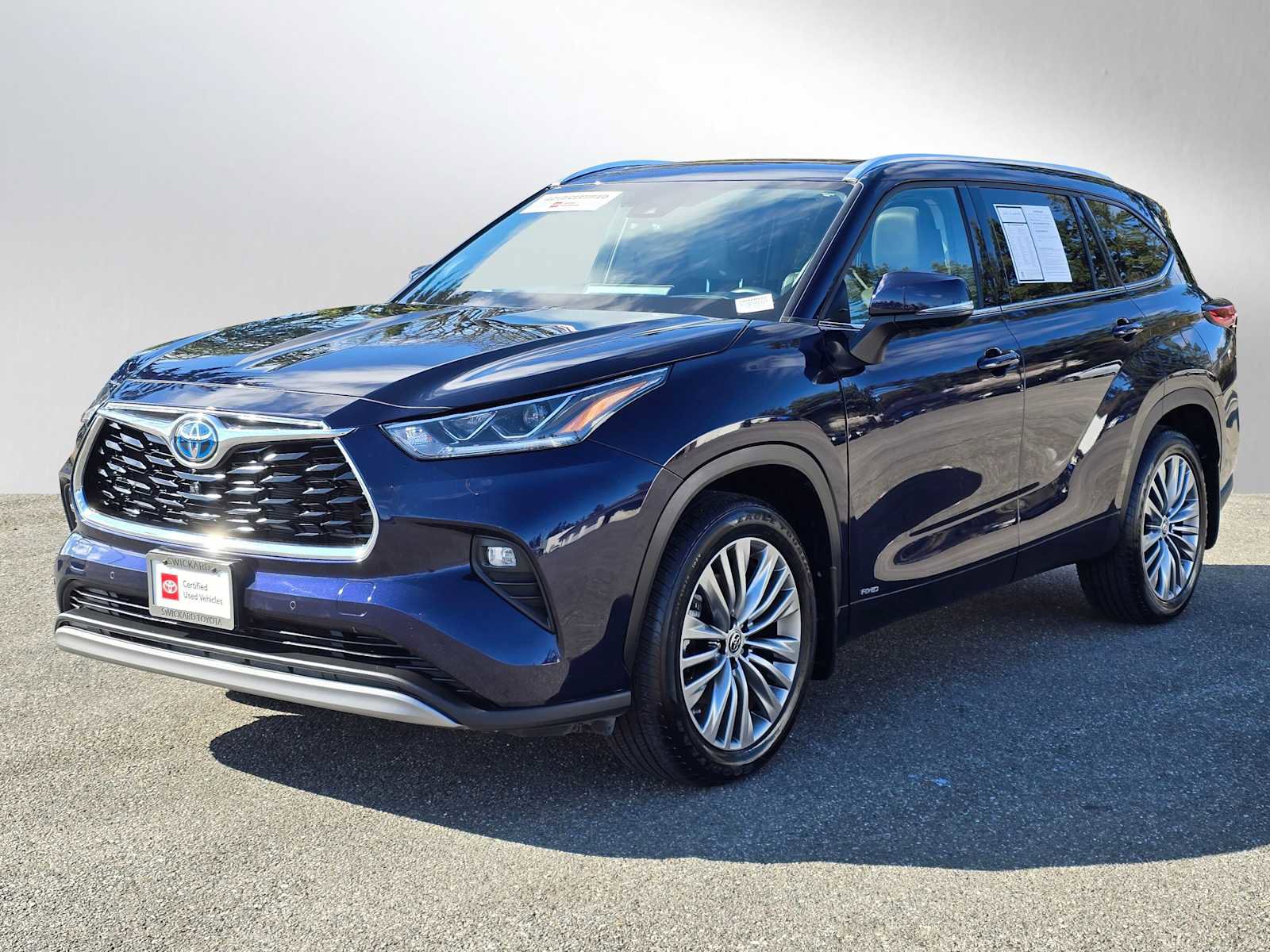 Used 2022 Toyota Highlander Platinum image 3
