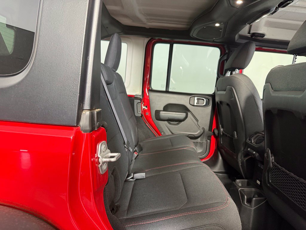 Used 2025 Jeep Wrangler Unlimited Rubicon w/ Convenience Group AWD/4WD image 17
