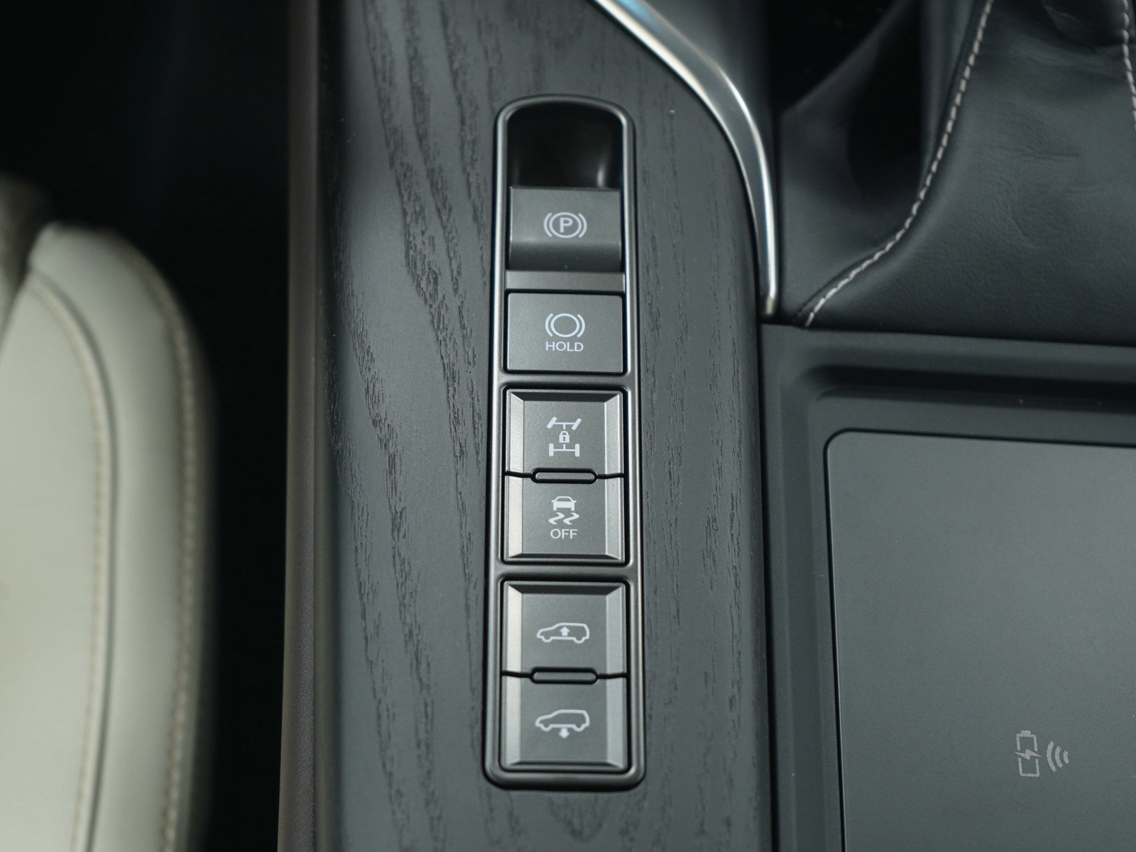 Used 2025 Lexus LX 600 4WD w/ Accessory Package (2T) image 24