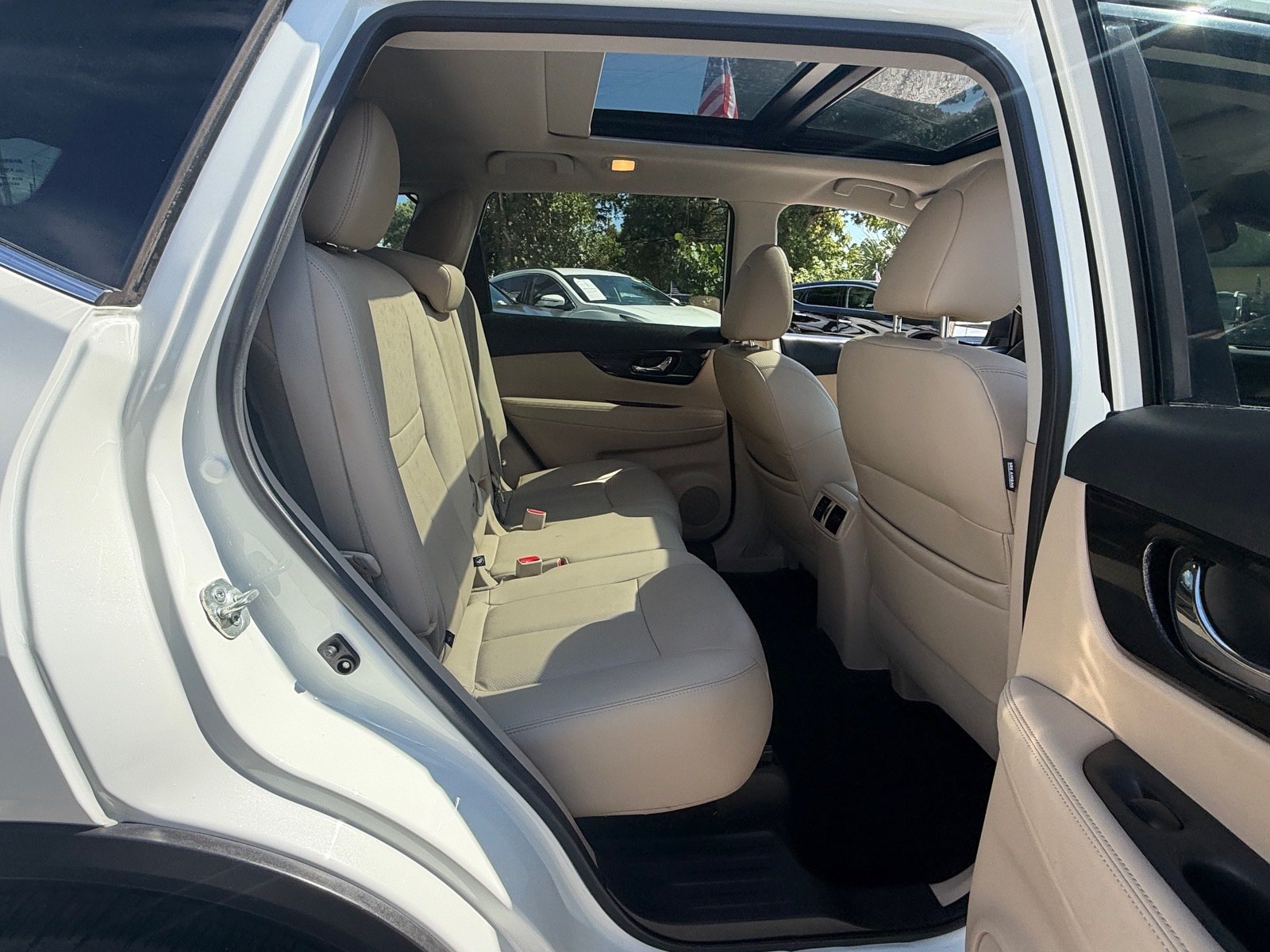 Used 2019 Nissan Rogue SL w/ Premium Package FWD image 16
