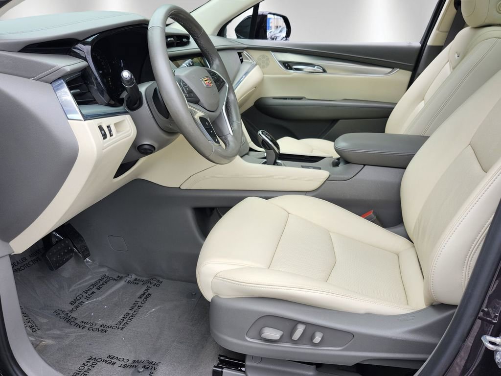 Used 2018 Cadillac XT5 Luxury w/ Driver Awareness Package image 5