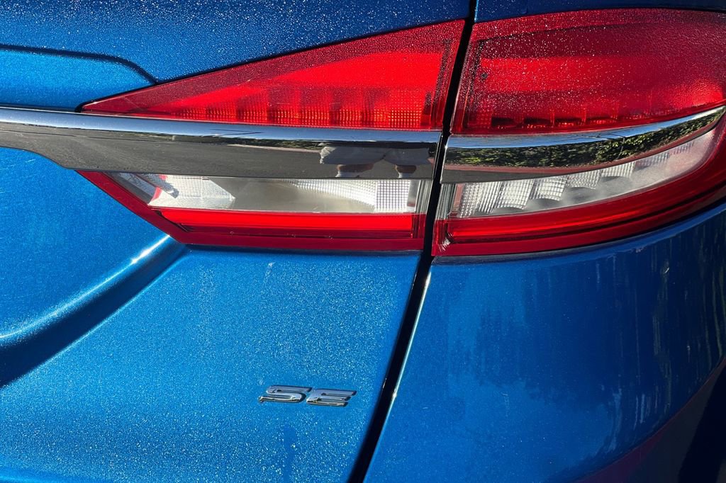 Used 2017 Ford Fusion SE w/ Fusion SE Technology Package image 29