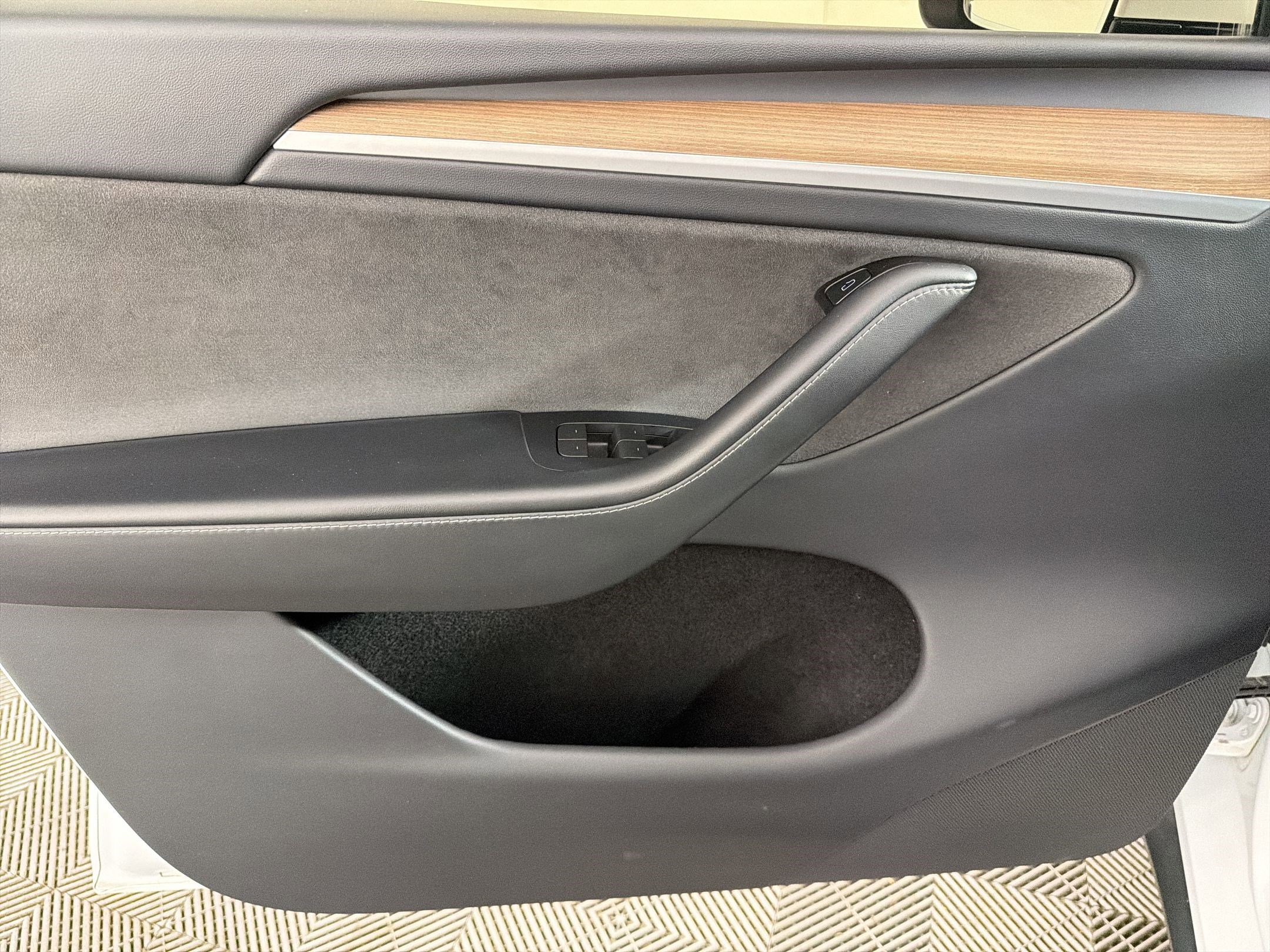 Used 2024 Tesla Model Y Long Range image 13