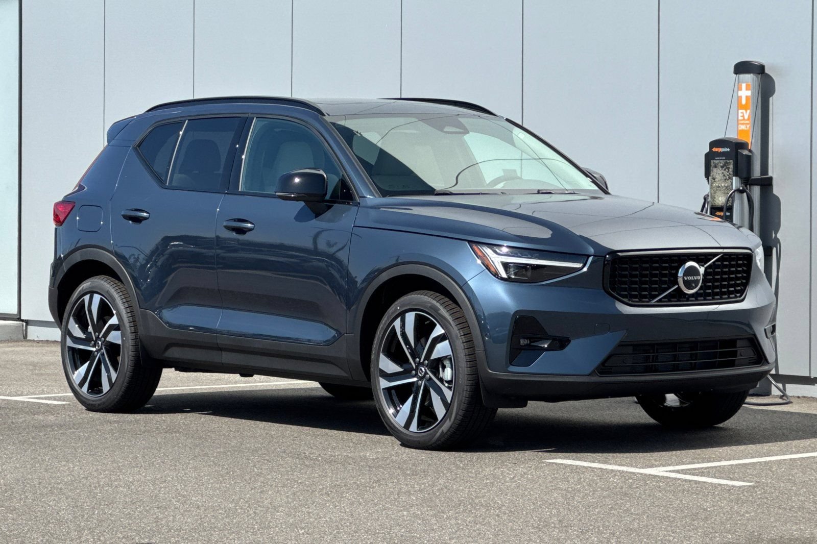 New 2026 Volvo XC40 B5 Ultra w/ Protection Package Premier AWD/4WD image 7