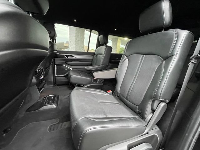 Used 2025 Jeep Wagoneer Series II AWD/4WD image 24