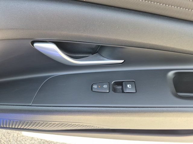 Used 2025 Hyundai Elantra SEL FWD image 34