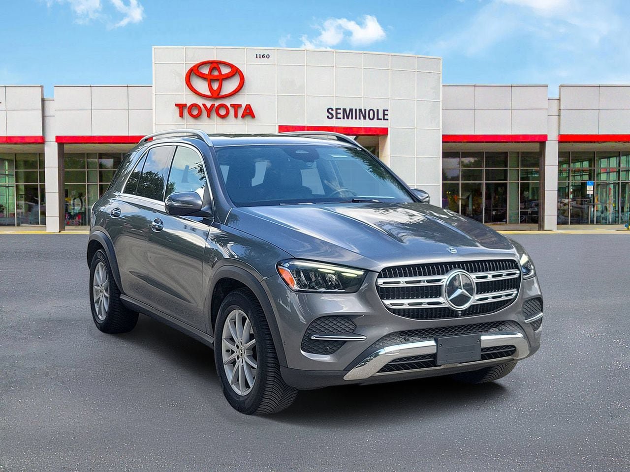 Used 2025 Mercedes-Benz GLE 350 4MATIC image 2