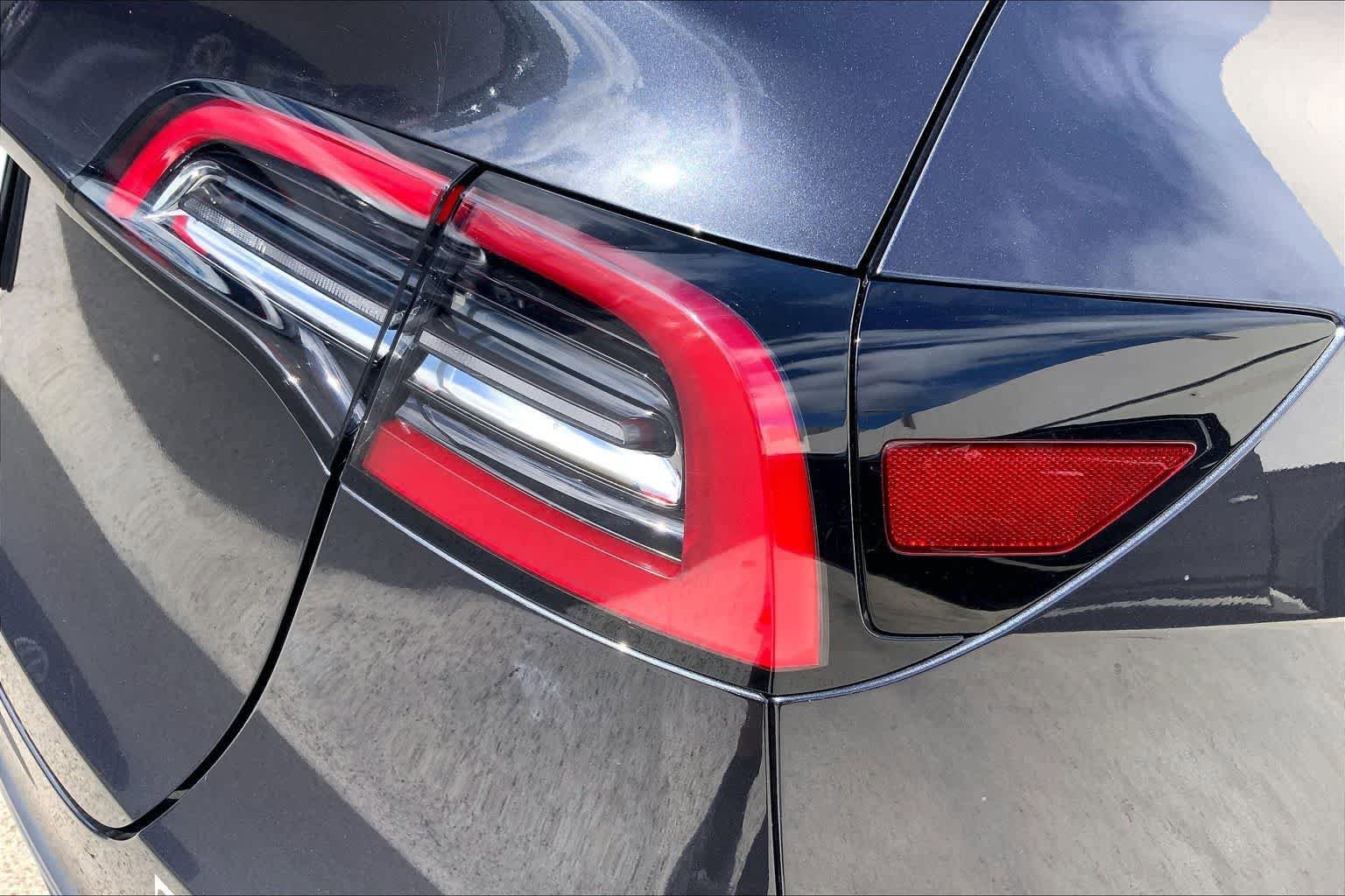 Used 2024 Tesla Model Y 2WD image 31