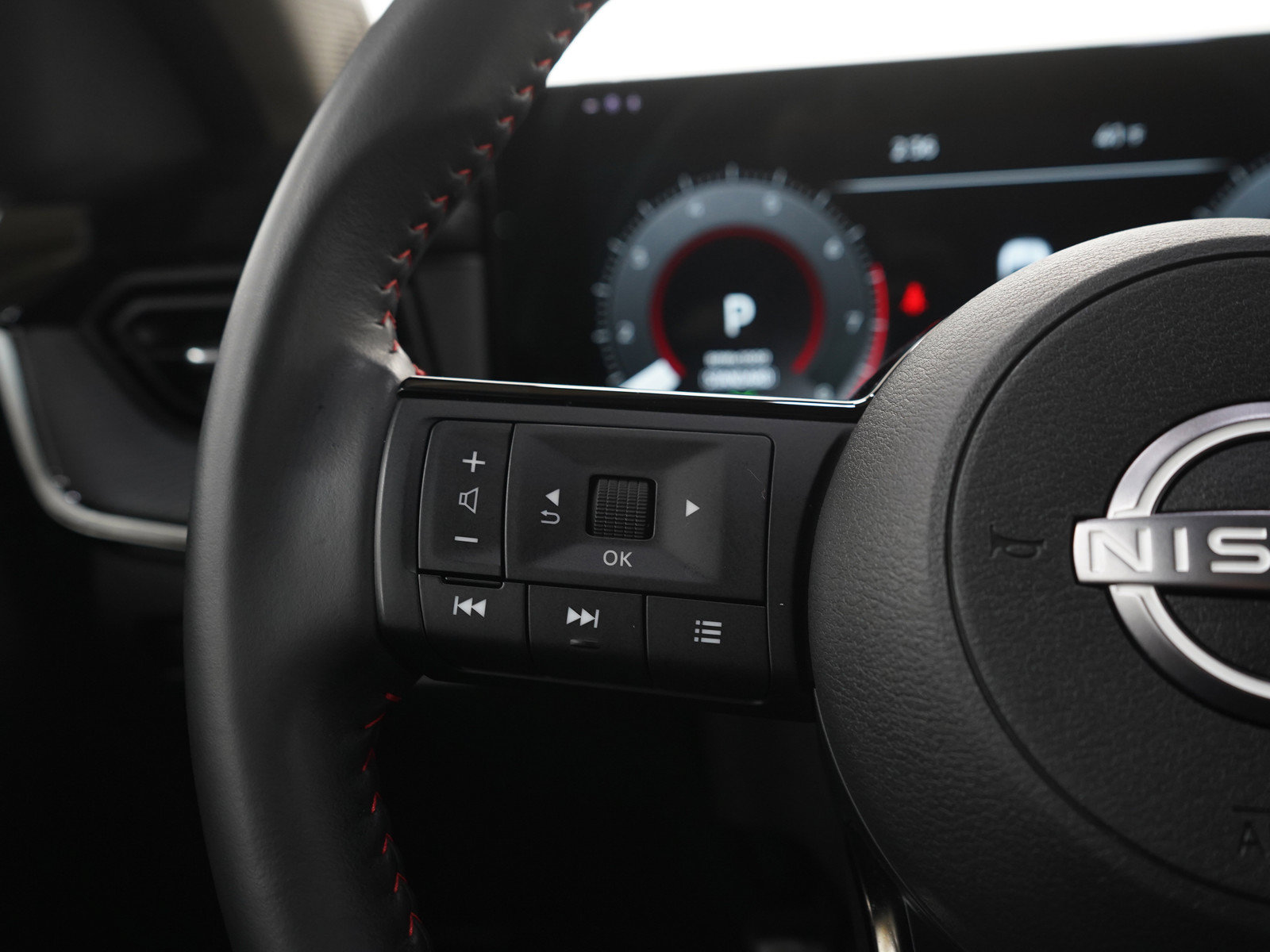 Used 2025 Nissan Kicks SR AWD/4WD image 25