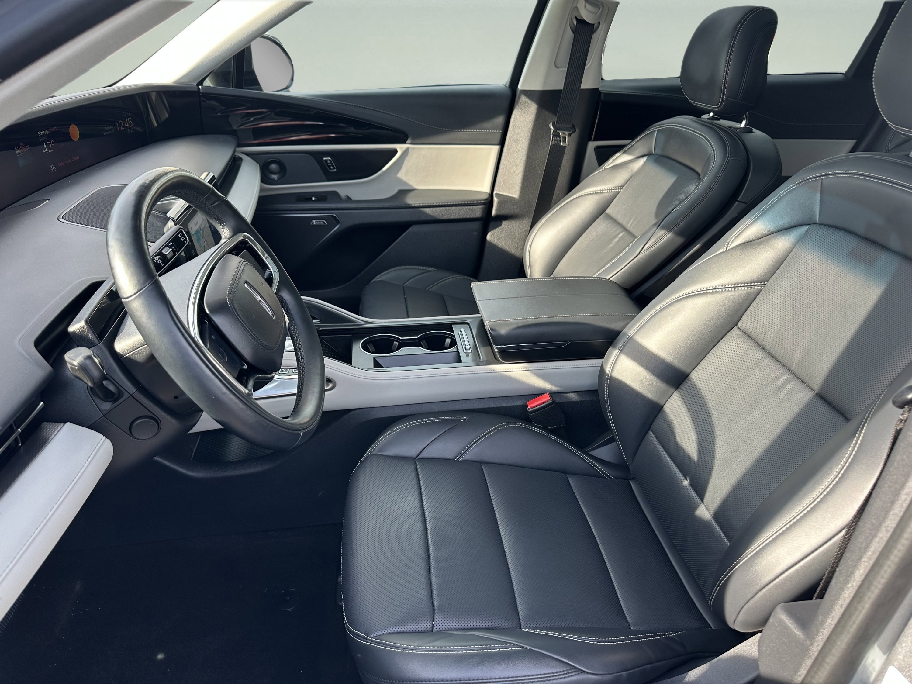 Used 2024 Lincoln Nautilus Premier w/ Equipment Group 102A image 9